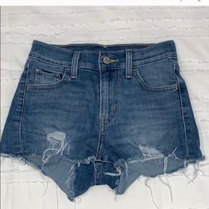 LEVI’S medium-wash distressed jean shorts